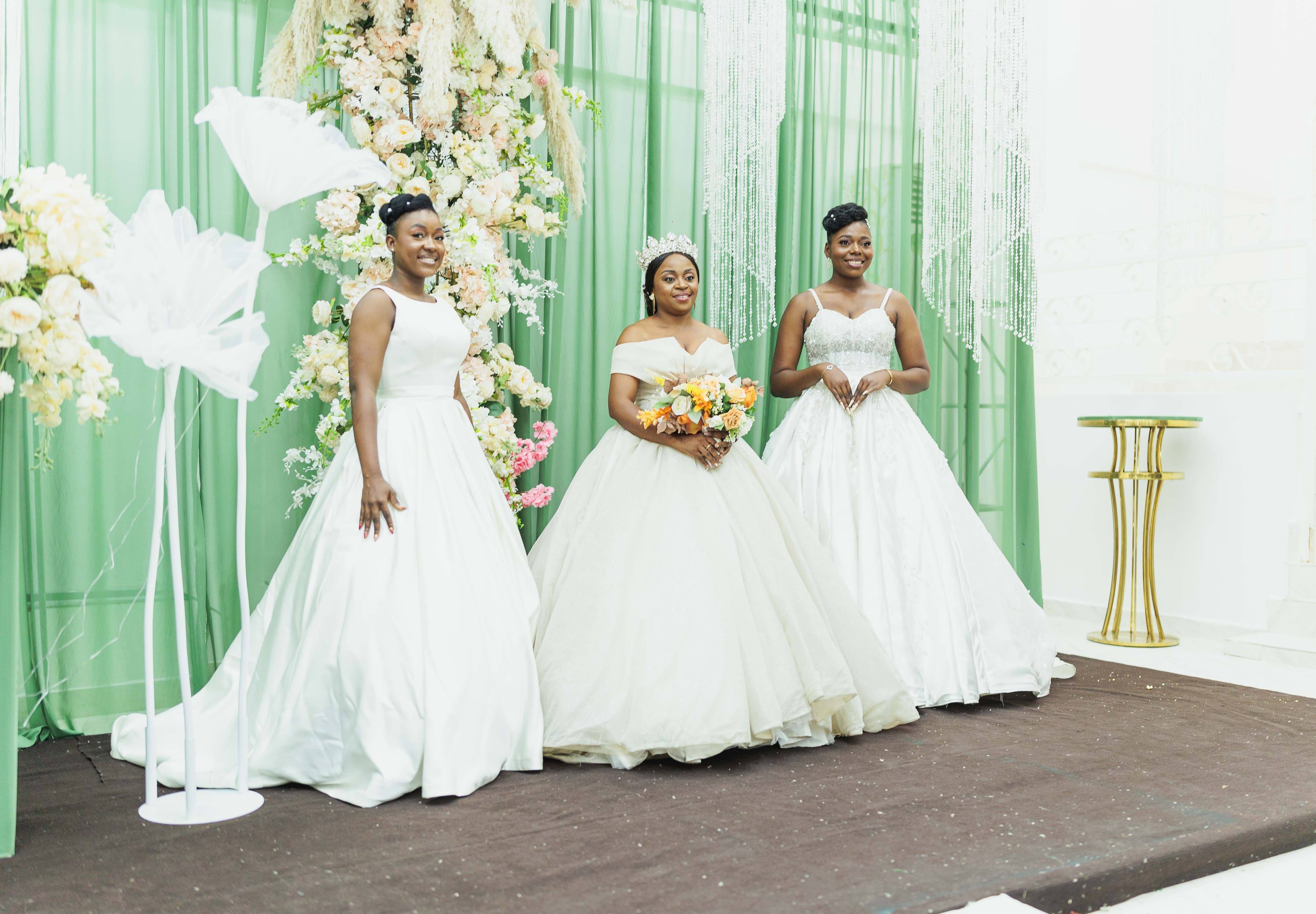 Trio de mariées sur scène lors de La Rencontre Ma Future Mariée